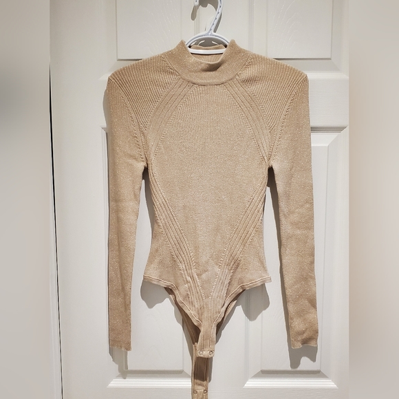 Gold sparkle open-back bodysuit - Picture 3 of 7